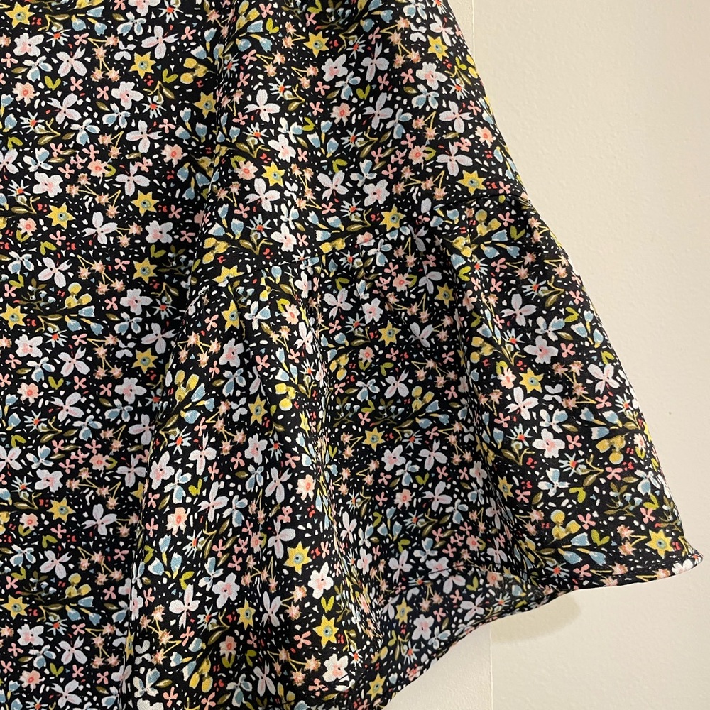 LOFT women’s Flutter sleeve shirt. Floral. Size Medium. 100% Rayon - Picture 5 of 12